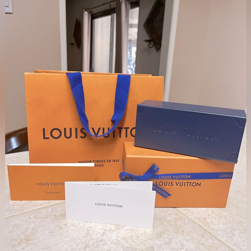LV sunglasses presentation set of bag ,box,case,booklet and ribbon